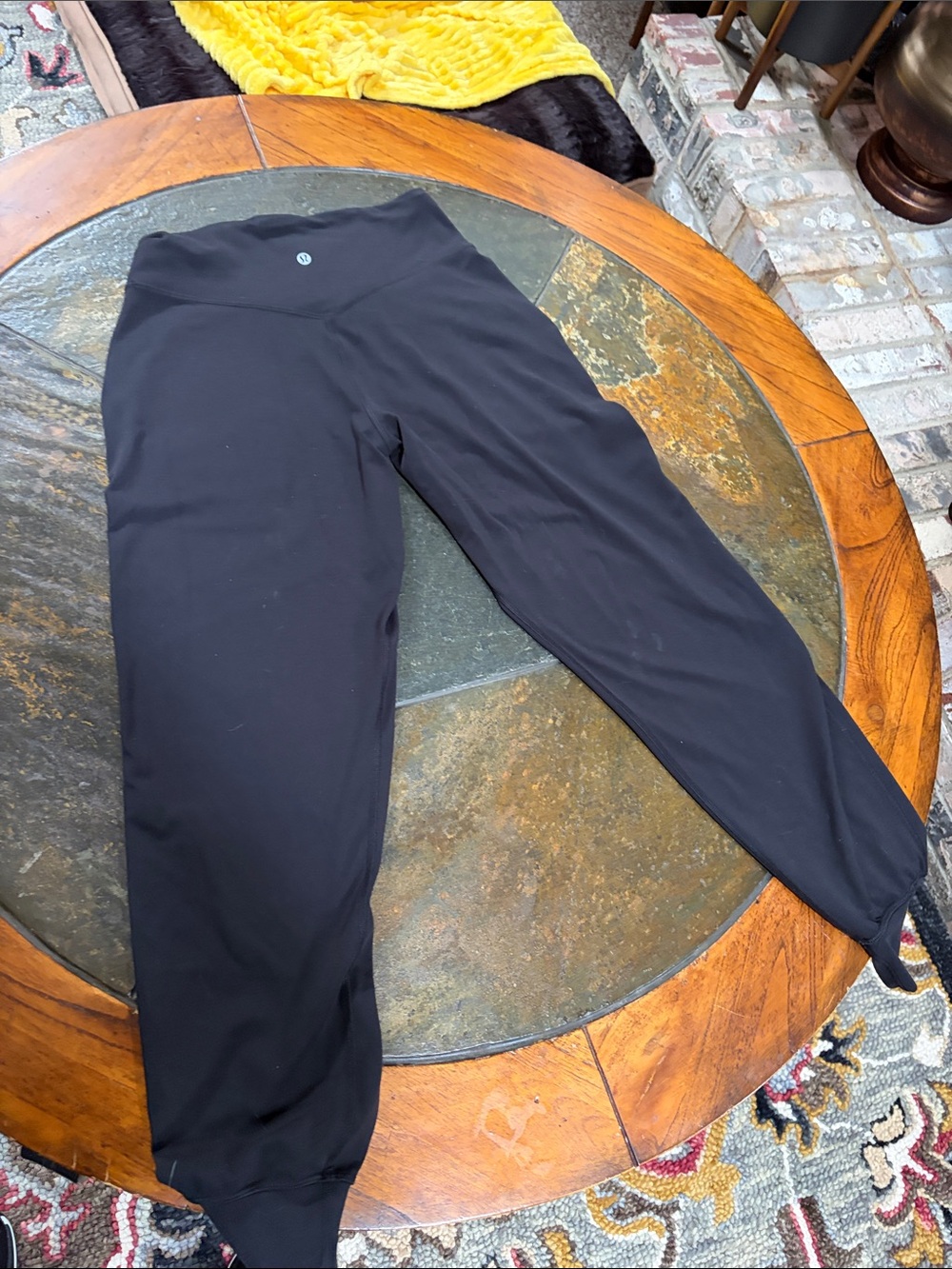 Lululemon women’s slim cut joggers excellent condition. No flaws. - Picture 3 of 4